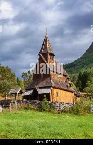 12ème siècle de style roman en bois Urnes Urnes stavkyrkje (église), inscrit au Patrimoine de l'UNESCO et l'une des plus ancienne église stave Banque D'Images