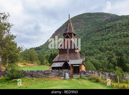 12ème siècle de style roman en bois Urnes Urnes stavkyrkje (église), inscrit au Patrimoine de l'UNESCO et l'une des plus ancienne église stave Banque D'Images