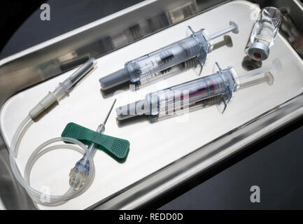 Ensemble sous-cutanée et la seringue dans un laboratoire, conceptual image Banque D'Images