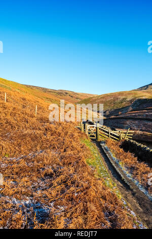 William Clough sur l'approche de Kinder Scout de fauche dans le parc national de Peak District Banque D'Images