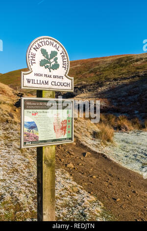 William Clough sur l'approche de Kinder Scout de fauche dans le parc national de Peak District Banque D'Images