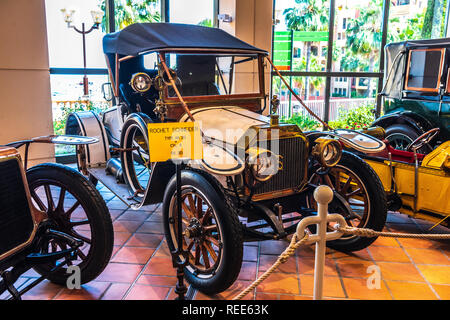FONTVIEILLE, MONACO - Juin 2017 : jaune ROCHET SCHNEIDER AK 20 à Monaco Top Cars Collection Museum. Banque D'Images