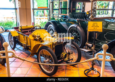 FONTVIEILLE, MONACO - Juin 2017 : SUPER CYCLEAR jaune 1911 à Monaco Top Cars Collection Museum. Banque D'Images
