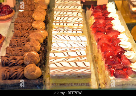 Patisserie Valerie Des Gateaux Sur Afficher Dans Une Vitrine Du Centre De Londres Patisserie Valerie A