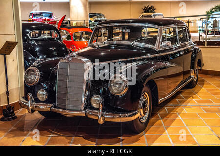 FONTVIEILLE, MONACO - Juin 2017 : Mercedes noire T300 1954 à Monaco Top Cars Collection Museum. Banque D'Images