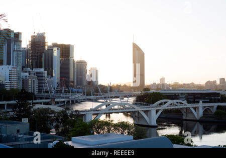 Centre-ville et à l'aube de la rivière Brisbane, Brisbane, Queensland, Australie Banque D'Images