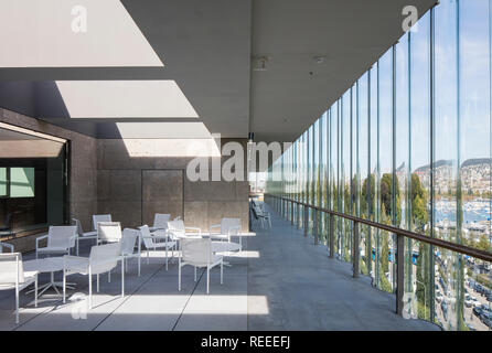 Terrasse avec vue sur le lac. Siège de bureau Swiss Re, Zurich, Suisse. Architecte : Diener & Diener, 2017. Banque D'Images