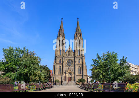 Prague Eglise de Saint Ludmila, vue d'été Banque D'Images