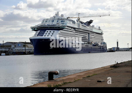 Saint-Nazaire (nord-ouest de la France), le 2018/10/01 : Edge Celebrity Cruise ship, fin de la construction à l'Òchantier lÕAtlantiqueÓ chantiers naval de Banque D'Images