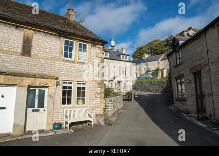 Cottages en pierre dans le magnifique village de Tideswell to, Peak District, Derbyshire, Angleterre. Banque D'Images