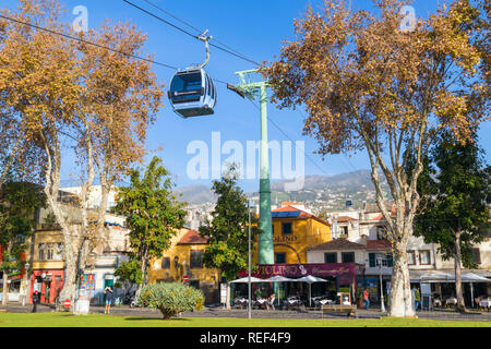 Madère Funchal voiture câble reliant la vieille ville zona velha à Funchal et Monte jusqu'à la montagne Fuchal zona velha Madère Portugal Europe de l'UE Banque D'Images