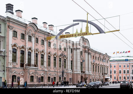 ST. PETERSBURG, Russie, 20 Janvier 2018 : Jour de gloire militaire de la Russie,Jour de libération complète de Leningrad du blocus fasciste dans les années 1944.75 depuis la levée du siège de Leningrad sera célébrée le 27 janvier.La perspective Nevski.Décoration de rue Banque D'Images