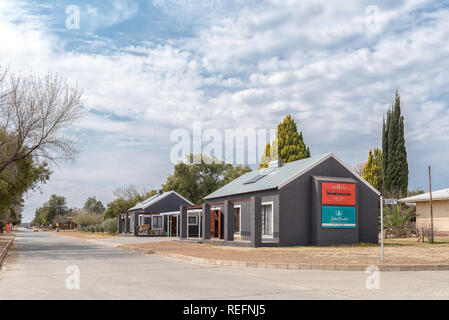 ORANIA, AFRIQUE DU SUD, LE 1 SEPTEMBRE 2018 : une scène de rue avec des entreprises, dans le Nord de l'Orania dans la province du Cap Banque D'Images