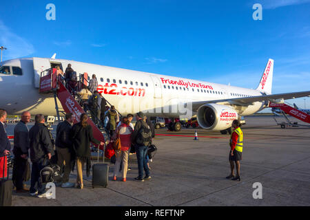 L'embarquement tôt le matin vol Jet2 Banque D'Images