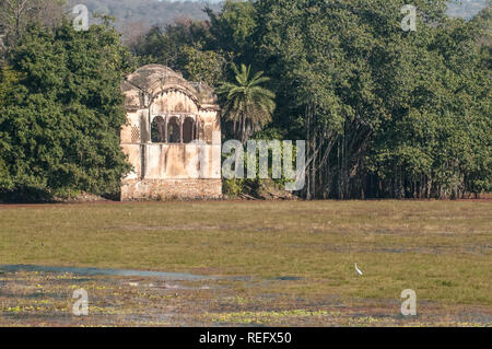 Maharaja'sancien pavillon de chasse dans le parc national de Ranthambore au Rajasthan, Inde Banque D'Images