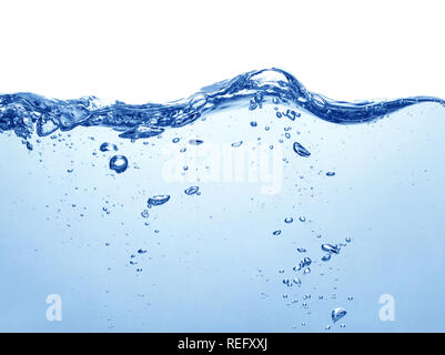 Surface de l'eau avec des bulles et des éclaboussures isolé sur fond blanc Banque D'Images