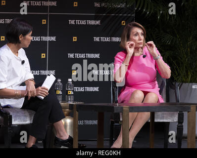 Austin, Texas, États-Unis. Sep 29, 2018. Leader démocrate de la Chambre Nancy Pelosi, apparaît comme un invité avec interviewer Alex Wagner au Texas Tribune 2018 Festival le 29 septembre, 2018. Pelosi a depuis été élu Président de la Chambre des représentants des États-Unis Crédit : Bob Daemmrich/ZUMA/Alamy Fil Live News Banque D'Images