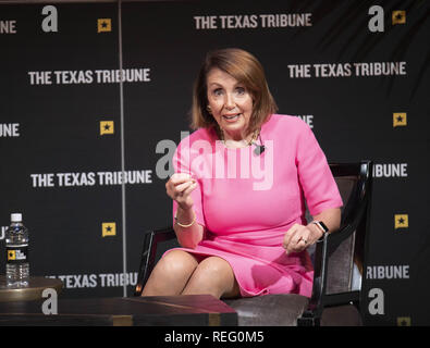 Austin, Texas, États-Unis. Sep 29, 2018. Leader démocrate de la Chambre Nancy Pelosi, apparaît comme un invité avec interviewer Alex Wagner au Texas Tribune 2018 Festival le 29 septembre, 2018. Pelosi a depuis été élu Président de la Chambre des représentants des États-Unis Crédit : Bob Daemmrich/ZUMA/Alamy Fil Live News Banque D'Images