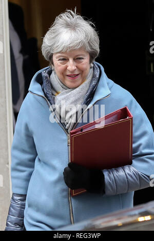 Londres, Royaume-Uni. 21 Jan, 2019. Le Premier ministre britannique Theresa May est vu au départ de numéro 10 Downing Street pour faire une déclaration à la Chambre des communes sur une autre Brexit traiter. Credit : Dinendra Haria SOPA/Images/ZUMA/Alamy Fil Live News Banque D'Images