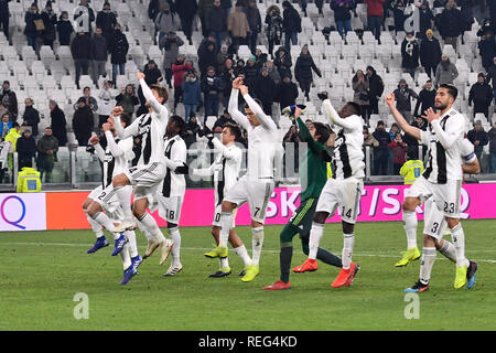 Turin, Italie. 21 Jan 2019. Acclamations de la Juventus FC au cours de la serie d'un match de football entre la Juventus et l'AC Chievo Verona de Allianz Stadium sur 21 janvier 2019 à Turin, Italie. Crédit : FABIO ANNEMASSE/Alamy Live News Banque D'Images