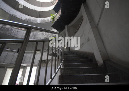 22 janvier 2019 - Chongqing, Chongqing, Chine - Chongqing, Chine-le bâtiment de 9 étages, construit en 1990, est un landmark architecture appartenant à une station de bus longue distance dans le sud-ouest de l'ChinaÃ¢â€ Chongqing. (Crédit Image : © SIPA l'Asie via Zuma sur le fil) Banque D'Images