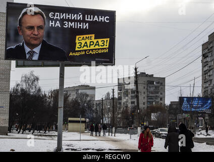 22 janvier 2019 -, l'Ukraine BORISPOL - En Ukraine, la campagne présidentielle a commencé, des dizaines de candidats ont annoncé leur intention de se présenter aux élections. .La photo prise dans la banlieue de Kiev Boryspil dépeint le chef du parti politique ''amopomich'' (Self Help) Andriy Sadovy. En tant que maire d'une des plus grandes villes dans le pays de Lviv, il est connu pour son échec des politiques dans la lutte contre les ordures ménagères. (Crédit Image : © Igor Golovniov/SOPA des images à l'aide de Zuma sur le fil) Banque D'Images