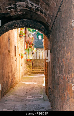 Passage dans Volterra, Italie Banque D'Images