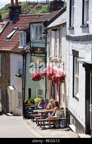 YE Dolphin Pub, King Street, Robin Hood's Bay, North Yorkshire, Angleterre, Royaume-Uni Banque D'Images