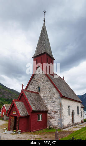 12e siècle Roman Gothique Dale église de village Lustre sur le Lustrafjord Lustrafjorden (fjord), succursale d'une plus grande de Sogn (le Sognefjorden), Lu Banque D'Images