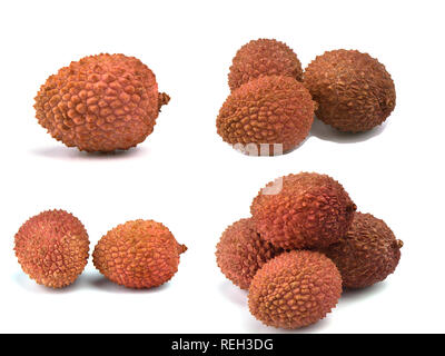 Le litchi, Lat. Litchi chinensis - prune chinoise - une petite berry aigre-doux, recouvert d'une peau croustillante. Isolé sur blanc. Copy space Banque D'Images