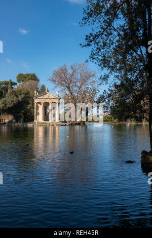 Italie Rome Le Temple d'Esculape dans les jardins de la Villa Borghese par Antonio Asprucci et son fils Mario Banque D'Images