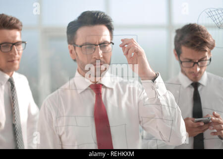 Serious businessman looking at flipchart Banque D'Images