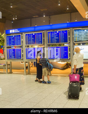 L'aéroport de Francfort, le 29 août 2018 - Nos gens au hall de départ à l'Aéroport International de Francfort. L'aéroport possède deux terminaux de passagers avec un Banque D'Images