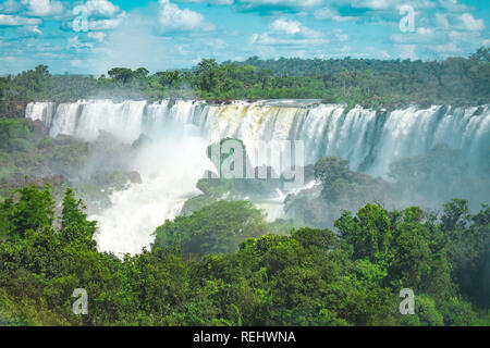 Les chutes d'Iguazu extraordinaire au Brésil Banque D'Images