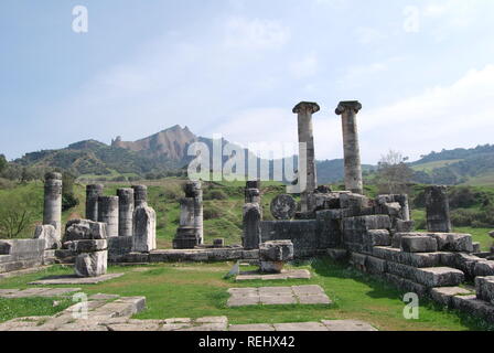 Ruines de l'ancien temple de la déesse Artemis à Sardes, Turquie Banque D'Images