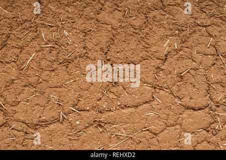 Old weathered de plâtre argile adobe maison rural libre comme arrière-plan Banque D'Images