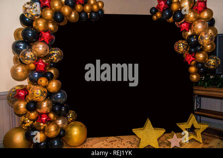 Photo de fête avec des ballons blancs, roses, l'espace libre pour des  inscriptions. Balles de fond blanc, rose, blanc. Concept de vacances Photo  Stock - Alamy