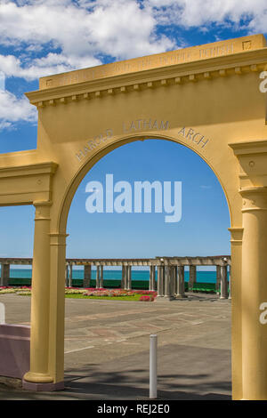 Art déco jaune arch in Napier, Nouvelle-Zélande à partir de 1930. Banque D'Images