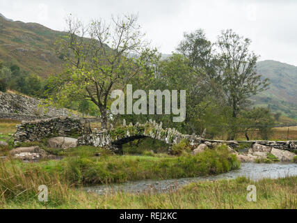 Pont Slater idyllique près de Little Langdale dans le Lake District Banque D'Images