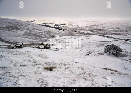 Un chalet couvert de neige à Tyne Valley dans le Northumberland après une bande d'hiver a hill et un risque de neige de glace à de grandes parties du pays. Banque D'Images