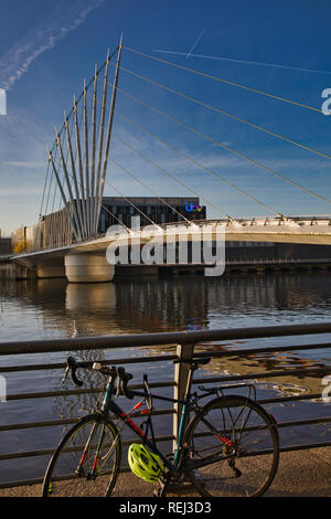 ITV's Coronation Street et centre de production l'ensemble de la passerelle Media City Manchester Ship Canal, Trafford Park, Greater Manchester, Angleterre Banque D'Images