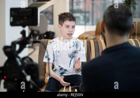 À l'embargo le mercredi 23 janvier 0001 15-year-old Mason Kettley qui a une tumeur cérébrale rare qui fera l'objet d'un traitement de classe mondiale à l'ENM&Otilde;s nouveau faisceau de protons, centre de thérapie à l'hôpital Christie à Manchester. Banque D'Images