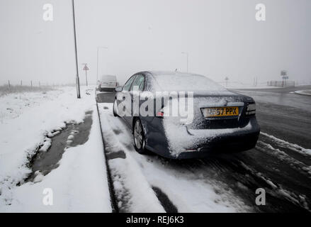 Neige et brouillard sur Tameside Moor dans le Nord de l'Angleterre. Banque D'Images