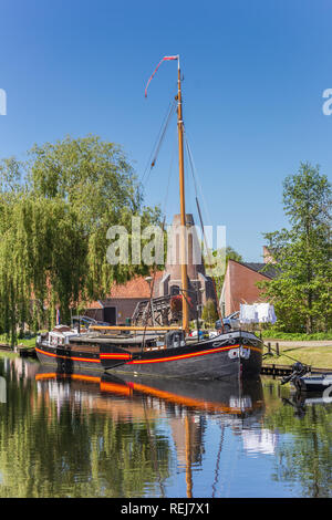 Bateau historique dans le centre de Hasselt, Pays-Bas Banque D'Images