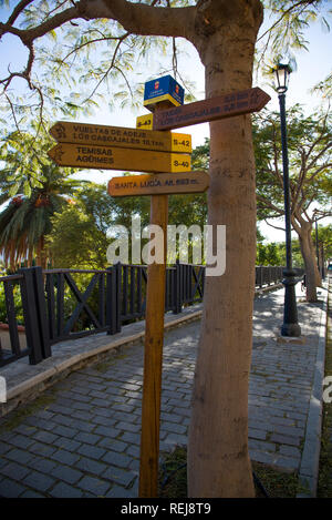 Santa Lucia, Gran Canaria, Espagne - 25 Décembre, 2017. Sentier de randonnée pédestre signe à Santa Lucia village de Gran Canaria Banque D'Images