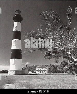 . Coast Watch. Ressources marines ; océanographie ; la gestion des zones côtières ; l'écologie côtière. TIDINGS côtières. Bodie à lumière Rajeunit il National Park Service prépare le Bodie Island Lighthouse pour une restauration majeure. La structure de 1872 est dû pour un montant de 1,7 millions de dollars, de haut en bas, révision, selon les responsables NPS. Le travail n'est pas prévu pour jusqu'en 2006. Pendant ce temps, la recherche permettra d'assurer la transformation sera historiquement exact - à partir de la peinture de couleurs pour matériaux de couverture. Certains restauration sur le phare a été terminé récemment avec des fonds de "Save America's Treasures", un gouvernement fédéral Banque D'Images