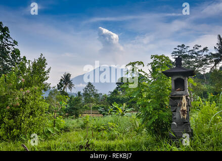 Agung mountain de Temple de Lempuyang à Bali Banque D'Images