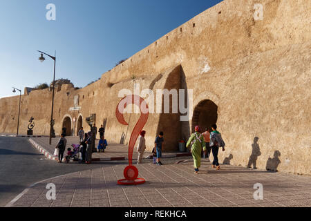 Des installations d'art à l'entrée de la vieille ville d'El Jadida, Maroc Banque D'Images