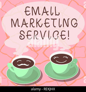 La main conceptuel montrant Email Marketing Service. Photo d'affaires mettant en valeur l'email envoyé à un client actuel ou potentiel tasse soucoupe pour un son Banque D'Images