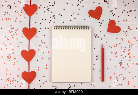 Notes vide sur fond de fête confettis. Banque D'Images